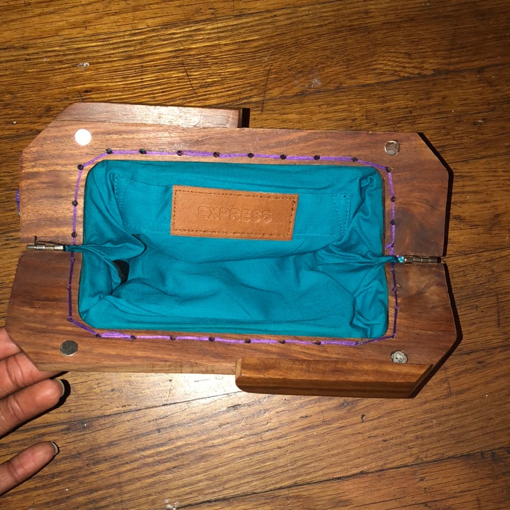 Beaded handbag with wooden handle - Picture 3 of 4